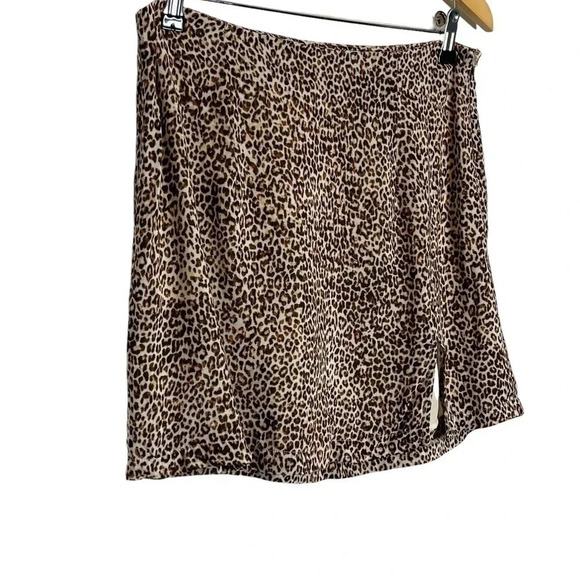 Lulus | Fiercely In Love Leopard Mini Skirt Side Zip Lined EUC - Picture 4 of 10